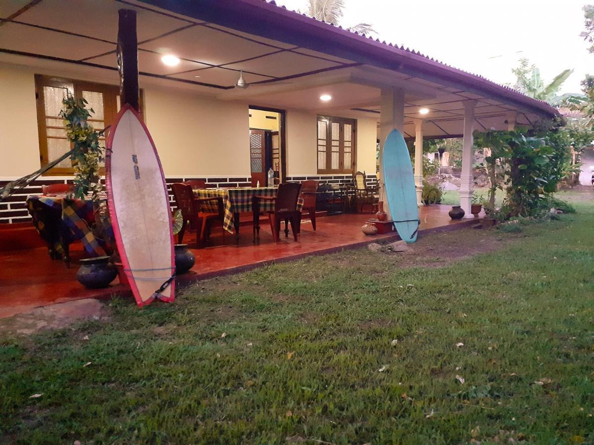 Dreams Garden Surf Lodge Midigama East Exterior foto